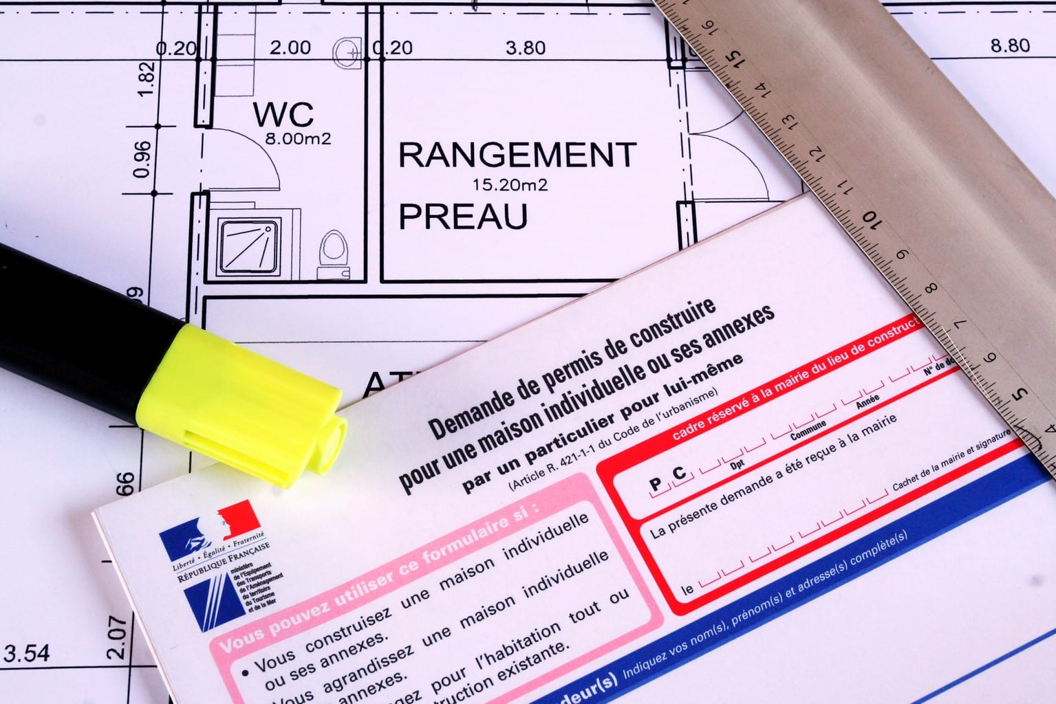 découvrez tout ce qu'il faut savoir sur la durée d'obtention d'un permis de construire en france. informations pratiques, délais légaux et conseils pour mener à bien vos projets de construction.