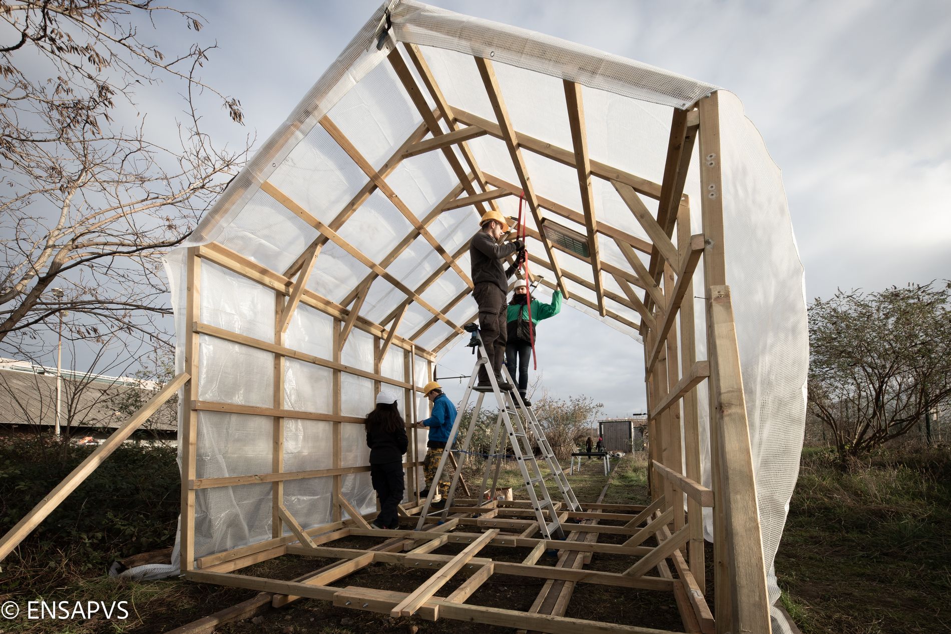 découvrez l'importance des retours constructifs dans le domaine de l'architecture. apprenez comment ces feedbacks améliorent les projets, favorisent la collaboration et garantissent des réalisations conformes aux attentes. explorez des exemples pratiques et des témoignages d'architectes sur l'impact positif des retours constructifs.