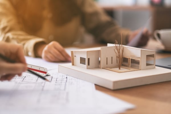 découvrez les différences de tarifs entre les architectes en ligne et traditionnels. comparez les avantages, services et coûts pour choisir la solution qui correspond le mieux à votre projet architectural.